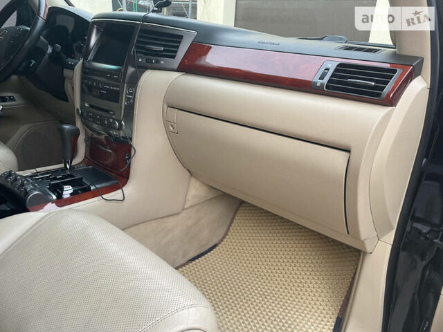 Чорний Лексус ЛХ, об'ємом двигуна 5.7 л та пробігом 172 тис. км за 25000 $, фото 17 на Automoto.ua