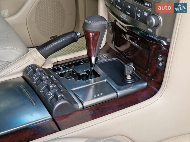 Черный Лексус ЛХ, объемом двигателя 5.66 л и пробегом 462 тыс. км за 21990 $, фото 48 на Automoto.ua