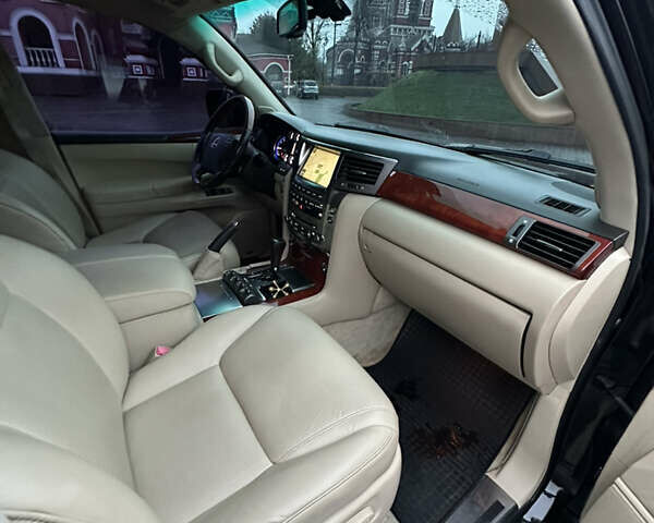 Чорний Лексус ЛХ, об'ємом двигуна 5.66 л та пробігом 262 тис. км за 18999 $, фото 25 на Automoto.ua