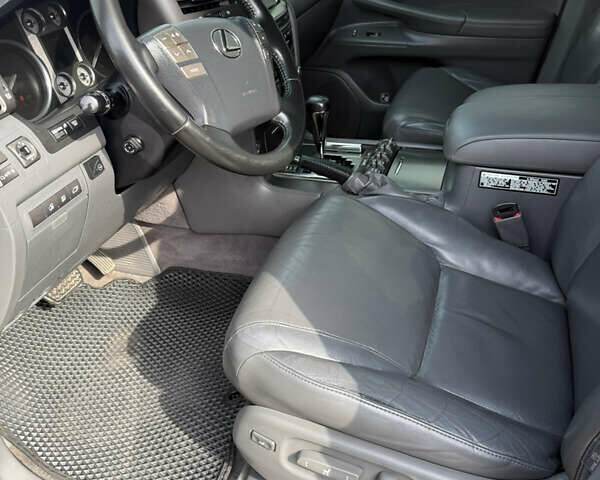 Черный Лексус ЛХ, объемом двигателя 5.66 л и пробегом 322 тыс. км за 21700 $, фото 18 на Automoto.ua