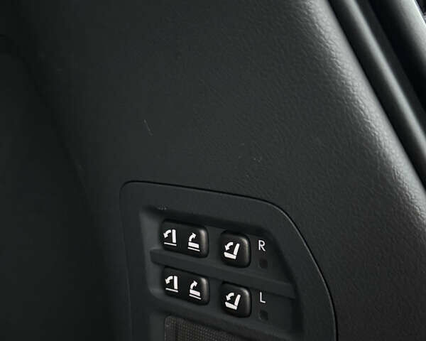 Чорний Лексус ЛХ, об'ємом двигуна 5.66 л та пробігом 350 тис. км за 23200 $, фото 18 на Automoto.ua