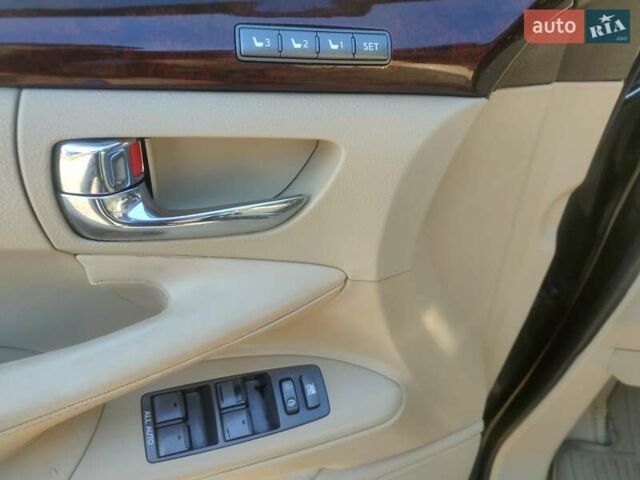 Черный Лексус ЛХ, объемом двигателя 5.66 л и пробегом 275 тыс. км за 21900 $, фото 16 на Automoto.ua