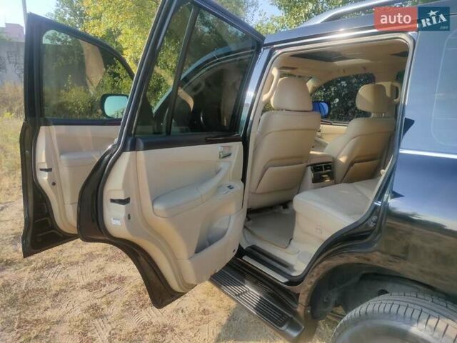Черный Лексус ЛХ, объемом двигателя 5.66 л и пробегом 275 тыс. км за 21900 $, фото 24 на Automoto.ua