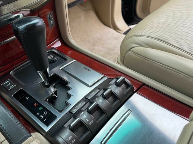 Чорний Лексус ЛХ, об'ємом двигуна 5.7 л та пробігом 74 тис. км за 39400 $, фото 12 на Automoto.ua