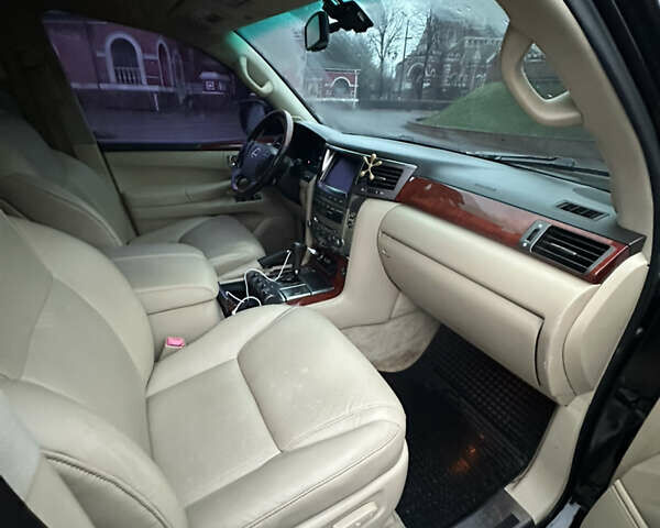 Черный Лексус ЛХ, объемом двигателя 5.7 л и пробегом 263 тыс. км за 21000 $, фото 21 на Automoto.ua