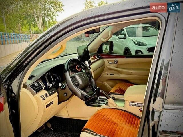 Черный Лексус ЛХ, объемом двигателя 5.7 л и пробегом 220 тыс. км за 27500 $, фото 13 на Automoto.ua