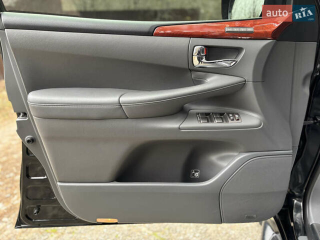 Черный Лексус ЛХ, объемом двигателя 5.7 л и пробегом 325 тыс. км за 23900 $, фото 6 на Automoto.ua