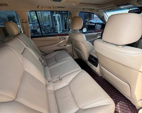 Черный Лексус ЛХ, объемом двигателя 5.66 л и пробегом 198 тыс. км за 27500 $, фото 2 на Automoto.ua