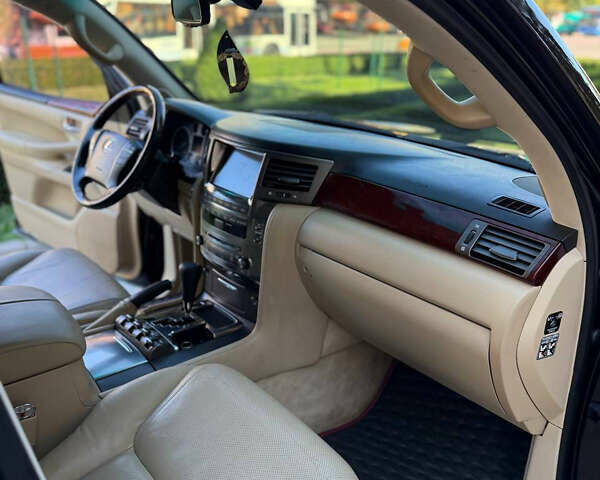 Черный Лексус ЛХ, объемом двигателя 5.66 л и пробегом 253 тыс. км за 26000 $, фото 8 на Automoto.ua