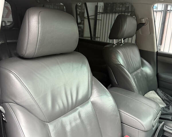 Черный Лексус ЛХ, объемом двигателя 5.66 л и пробегом 350 тыс. км за 21000 $, фото 28 на Automoto.ua