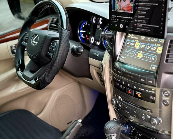 Черный Лексус ЛХ, объемом двигателя 5.7 л и пробегом 220 тыс. км за 28500 $, фото 24 на Automoto.ua