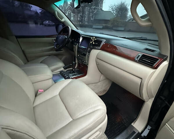 Черный Лексус ЛХ, объемом двигателя 5.66 л и пробегом 263 тыс. км за 19999 $, фото 20 на Automoto.ua