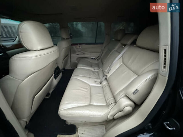 Черный Лексус ЛХ, объемом двигателя 5.66 л и пробегом 263 тыс. км за 19999 $, фото 15 на Automoto.ua