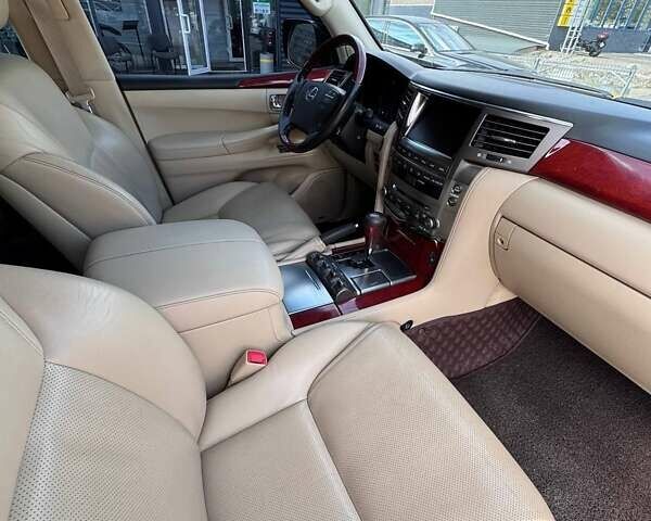 Черный Лексус ЛХ, объемом двигателя 5.66 л и пробегом 198 тыс. км за 27500 $, фото 11 на Automoto.ua