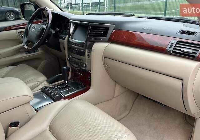 Чорний Лексус ЛХ, об'ємом двигуна 5.66 л та пробігом 74 тис. км за 39400 $, фото 20 на Automoto.ua