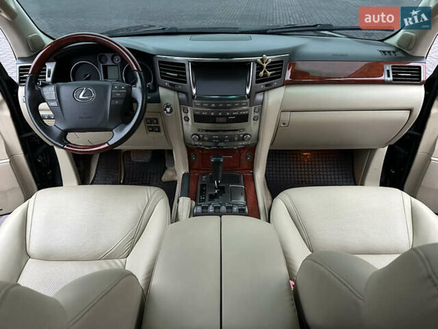 Черный Лексус ЛХ, объемом двигателя 5.66 л и пробегом 263 тыс. км за 19999 $, фото 27 на Automoto.ua