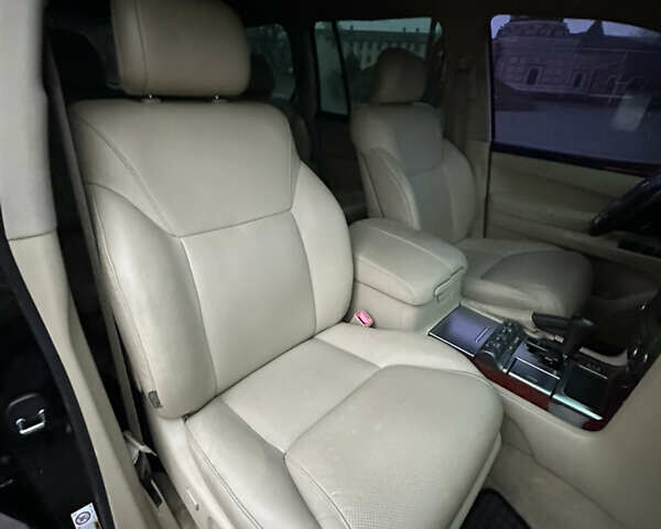 Черный Лексус ЛХ, объемом двигателя 5.66 л и пробегом 263 тыс. км за 19999 $, фото 24 на Automoto.ua