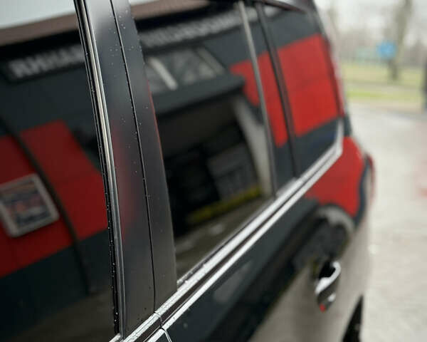 Черный Лексус ЛХ, объемом двигателя 5.7 л и пробегом 220 тыс. км за 28500 $, фото 31 на Automoto.ua