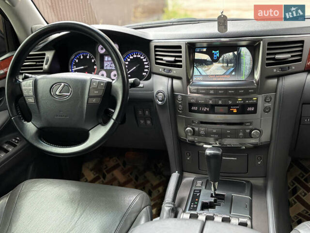 Черный Лексус ЛХ, объемом двигателя 5.7 л и пробегом 325 тыс. км за 23900 $, фото 21 на Automoto.ua