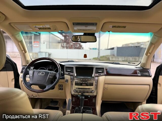 Черный Лексус ЛХ, объемом двигателя 5.7 л и пробегом 270 тыс. км за 27000 $, фото 4 на Automoto.ua