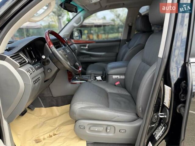 Черный Лексус ЛХ, объемом двигателя 5.66 л и пробегом 400 тыс. км за 21500 $, фото 18 на Automoto.ua