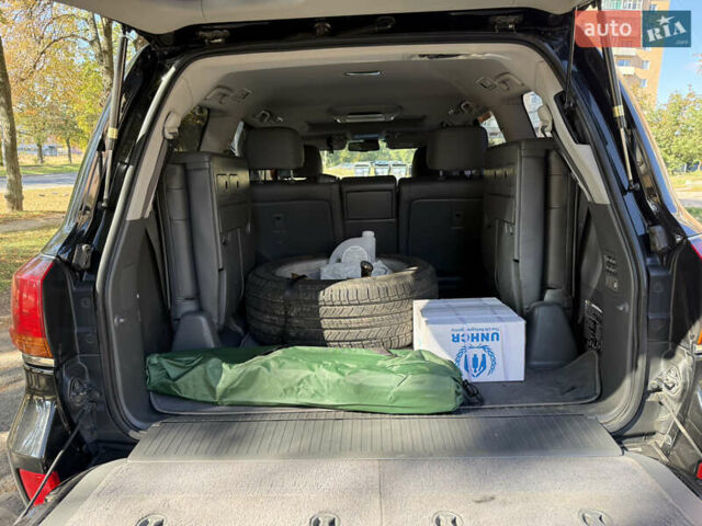 Черный Лексус ЛХ, объемом двигателя 5.66 л и пробегом 278 тыс. км за 23500 $, фото 10 на Automoto.ua