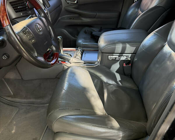 Черный Лексус ЛХ, объемом двигателя 5.66 л и пробегом 278 тыс. км за 23500 $, фото 6 на Automoto.ua