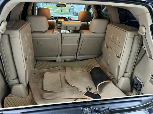 Черный Лексус ЛХ, объемом двигателя 5.7 л и пробегом 300 тыс. км за 24500 $, фото 2 на Automoto.ua