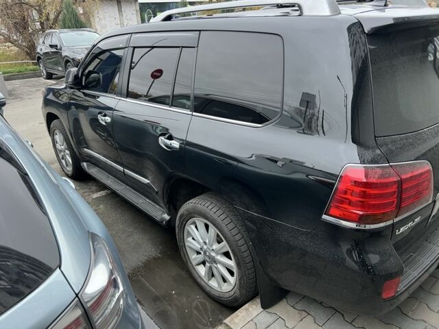 Черный Лексус ЛХ, объемом двигателя 5.7 л и пробегом 300 тыс. км за 24500 $, фото 6 на Automoto.ua