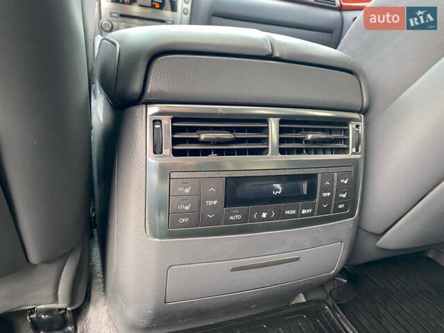 Черный Лексус ЛХ, объемом двигателя 5.66 л и пробегом 310 тыс. км за 25500 $, фото 17 на Automoto.ua