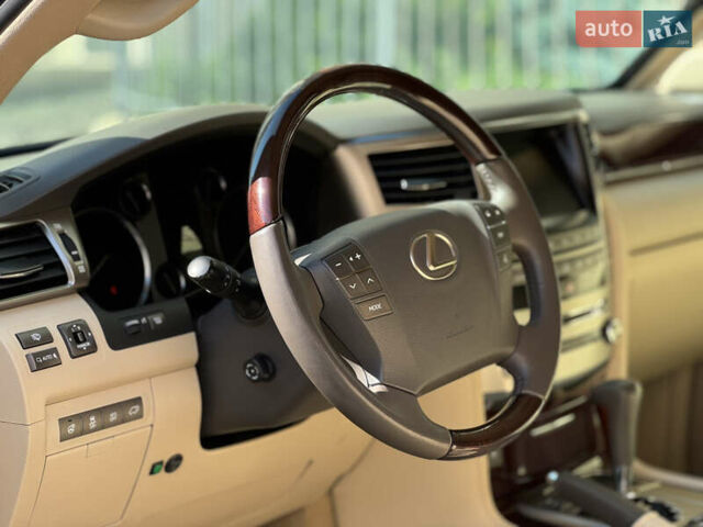 Черный Лексус ЛХ, объемом двигателя 5.7 л и пробегом 142 тыс. км за 71000 $, фото 38 на Automoto.ua