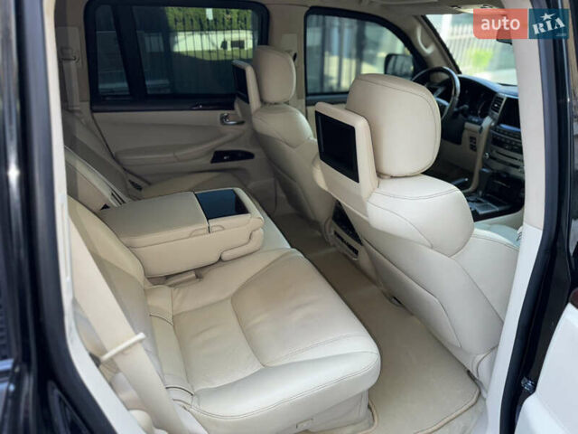 Черный Лексус ЛХ, объемом двигателя 5.7 л и пробегом 142 тыс. км за 71000 $, фото 34 на Automoto.ua