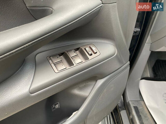 Черный Лексус ЛХ, объемом двигателя 5.66 л и пробегом 310 тыс. км за 25500 $, фото 23 на Automoto.ua