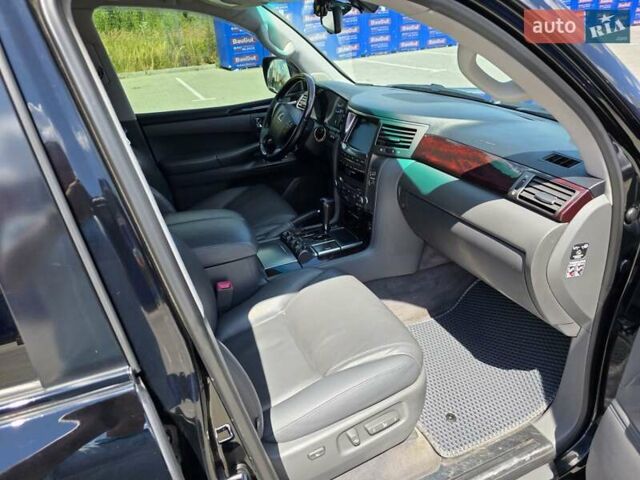 Черный Лексус ЛХ, объемом двигателя 5.66 л и пробегом 295 тыс. км за 27777 $, фото 3 на Automoto.ua