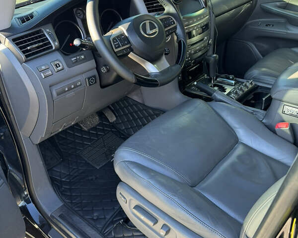 Черный Лексус ЛХ, объемом двигателя 5.7 л и пробегом 218 тыс. км за 26200 $, фото 15 на Automoto.ua