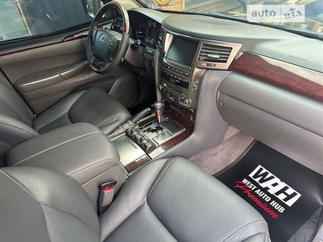 Черный Лексус ЛХ, объемом двигателя 5.66 л и пробегом 168 тыс. км за 75900 $, фото 8 на Automoto.ua