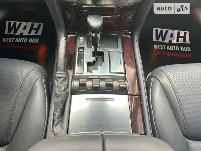 Черный Лексус ЛХ, объемом двигателя 5.66 л и пробегом 168 тыс. км за 75900 $, фото 17 на Automoto.ua