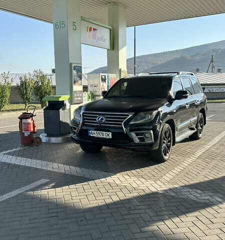Черный Лексус ЛХ, объемом двигателя 5.66 л и пробегом 320 тыс. км за 33000 $, фото 2 на Automoto.ua