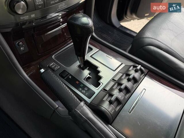 Черный Лексус ЛХ, объемом двигателя 5.66 л и пробегом 374 тыс. км за 26500 $, фото 19 на Automoto.ua