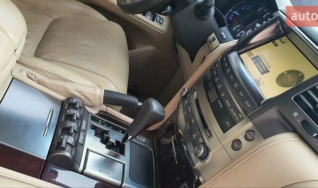 Черный Лексус ЛХ, объемом двигателя 5.66 л и пробегом 190 тыс. км за 79000 $, фото 8 на Automoto.ua