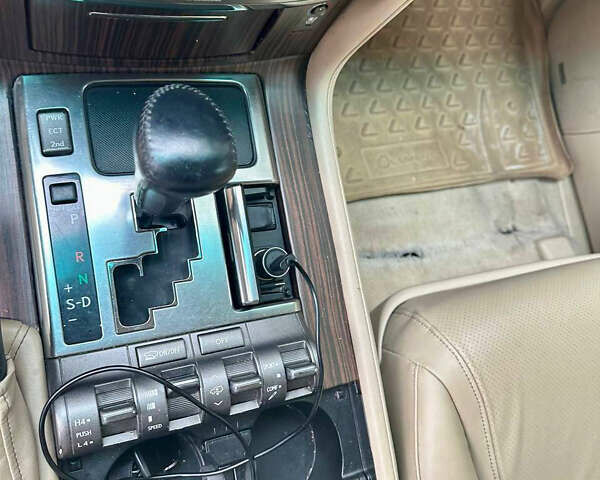 Черный Лексус ЛХ, объемом двигателя 5.7 л и пробегом 380 тыс. км за 23500 $, фото 8 на Automoto.ua