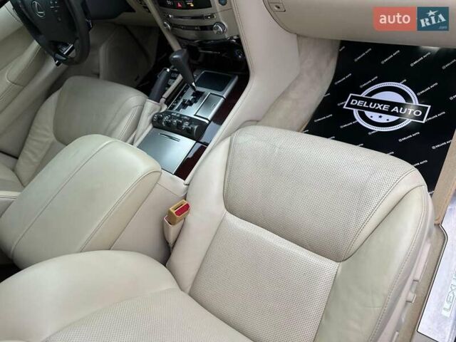 Чорний Лексус ЛХ, об'ємом двигуна 5.66 л та пробігом 144 тис. км за 75000 $, фото 64 на Automoto.ua