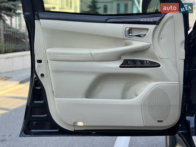 Черный Лексус ЛХ, объемом двигателя 5.7 л и пробегом 142 тыс. км за 71000 $, фото 65 на Automoto.ua