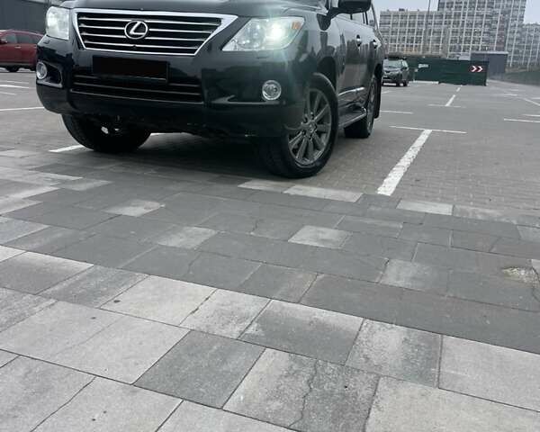 Лексус ЛХ 2010 в Киеве на Automoto.ua Черный Лексус ЛХ, объемом двигателя 5.7 л и пробегом 256 тыс. км за 26500 $, фото 7 на Automoto.ua