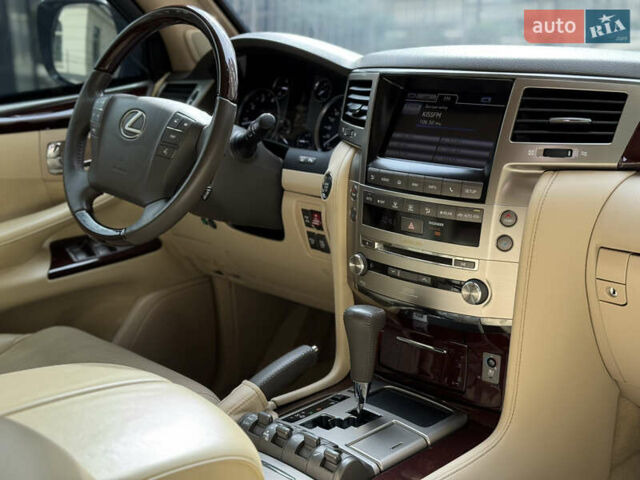 Черный Лексус ЛХ, объемом двигателя 5.7 л и пробегом 142 тыс. км за 71000 $, фото 55 на Automoto.ua