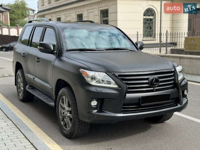 Черный Лексус ЛХ, объемом двигателя 5.7 л и пробегом 142 тыс. км за 71000 $, фото 3 на Automoto.ua