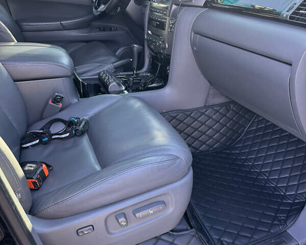 Черный Лексус ЛХ, объемом двигателя 5.7 л и пробегом 218 тыс. км за 26200 $, фото 20 на Automoto.ua