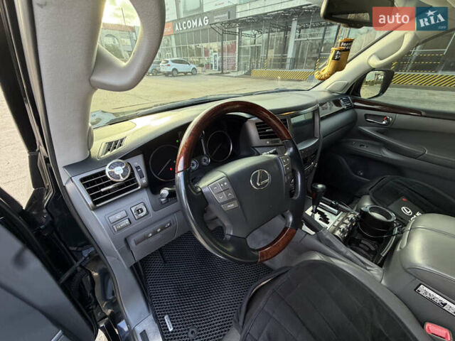 Черный Лексус ЛХ, объемом двигателя 5.66 л и пробегом 160 тыс. км за 38000 $, фото 22 на Automoto.ua