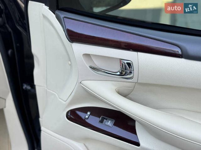 Черный Лексус ЛХ, объемом двигателя 5.7 л и пробегом 142 тыс. км за 71000 $, фото 71 на Automoto.ua