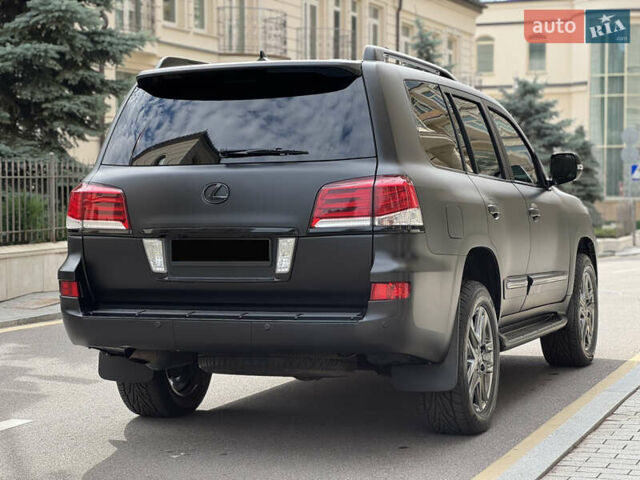 Черный Лексус ЛХ, объемом двигателя 5.7 л и пробегом 142 тыс. км за 71000 $, фото 13 на Automoto.ua